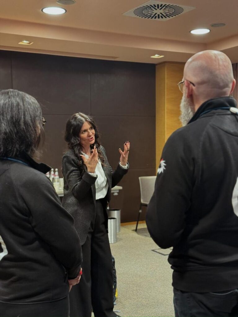 laura parla ad un evento