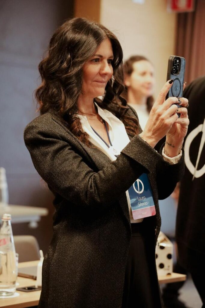 Laura scatta una foto