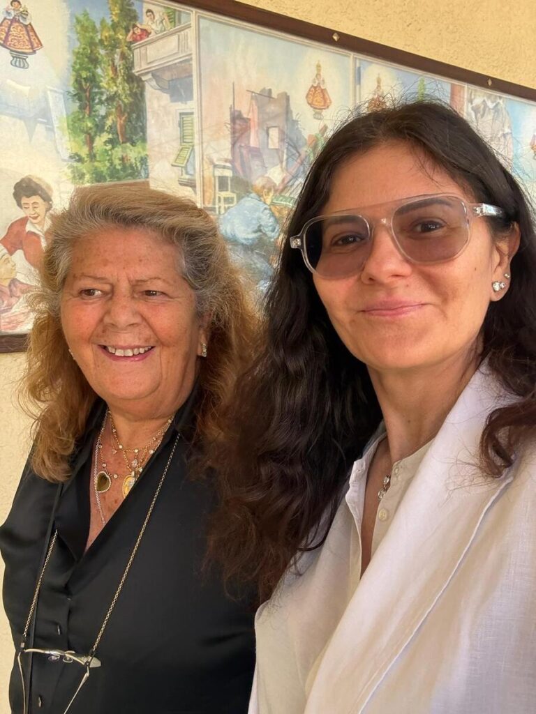 Laura con una donna