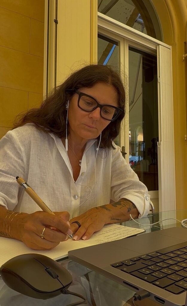 Laura scrive su agenda